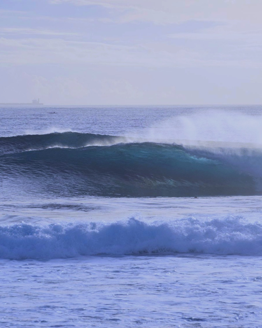 Surfing waves Siargao